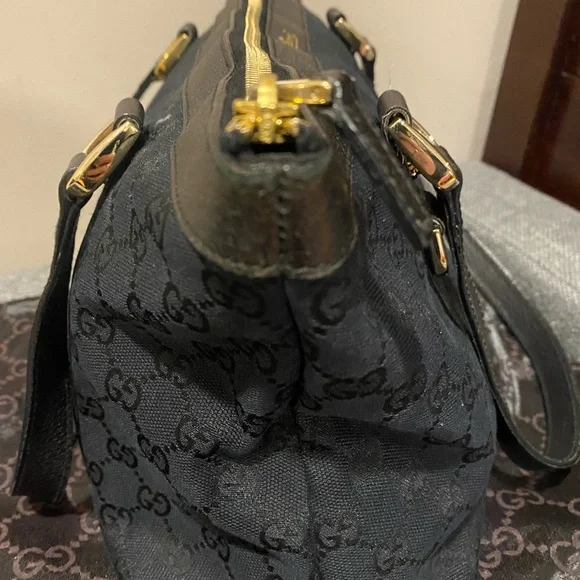 Authentic Gucci handbag - Picture 6 of 14